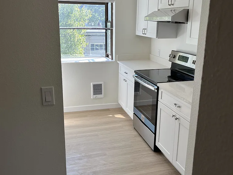 6553 California Ave SW #2 — Photo 2