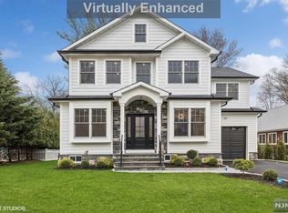 8 Sherwood Ln, Wyckoff, NJ 07481