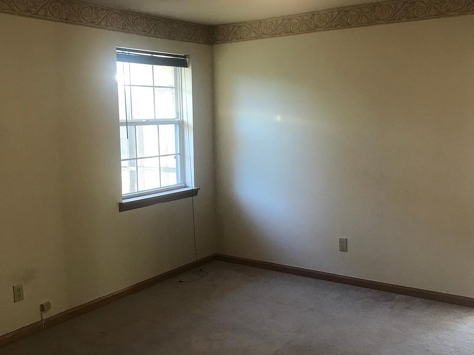 2nd image of 207 W 10th St