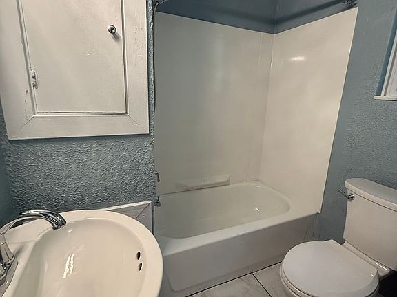 5th image of 1003 Middle Rd APT 3