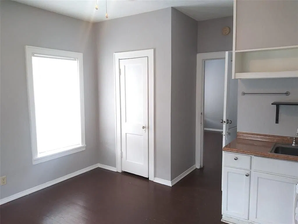 2 bed, 1.0 bath, 885 sqft, $995 — Photo 2