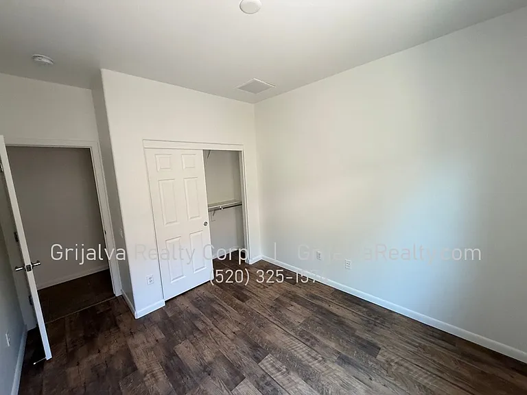 880 W Calle Valenciana — Photo 15