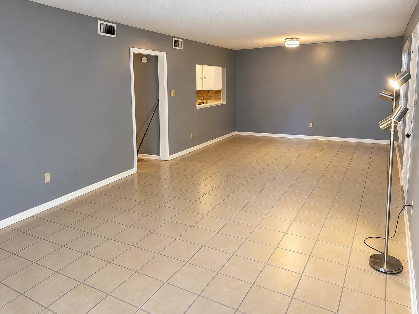 3 bed, 1300 sqft, $1,100 — Photo 3
