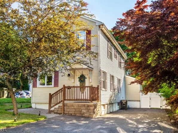 24 Woodsedge Ave, Mount Olive Twp., NJ 07828