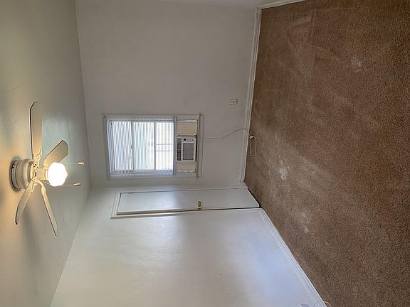 3rd image of 954 Huron St