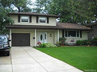 701 Edgewater Dr, Amherst, NY 14228