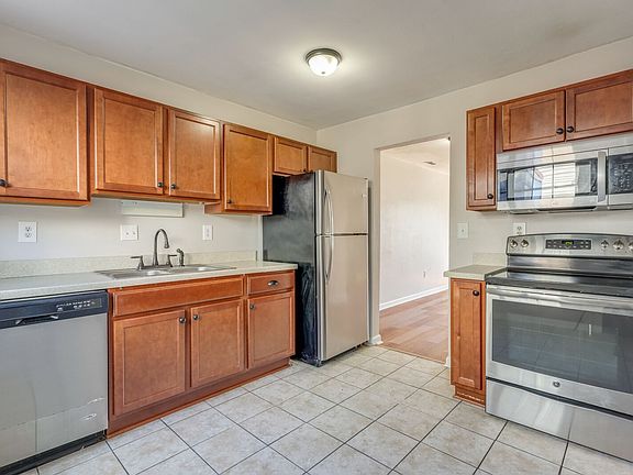 3rd image of 436 Peregrine St