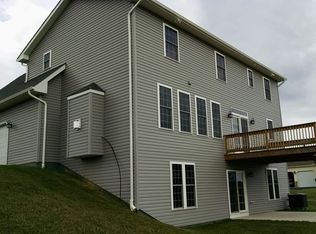 2752 Cobblestone Dr, Schnecksville, PA 18078