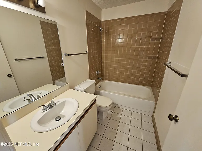 1307 River Hills Cir E #16 — Photo 16