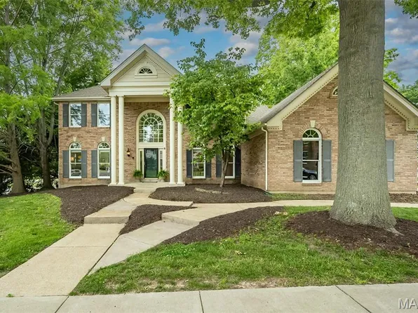 12700 Corum Way Dr, Saint Louis, MO 63141