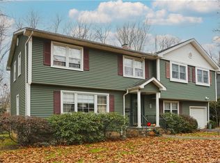 27 Allan Ln, Mount Kisco, NY 10549