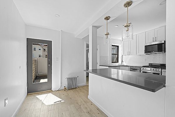 1st image of 90 15th St #1