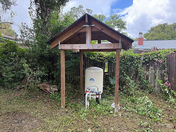 2nd image of 5084 Dundee Ave