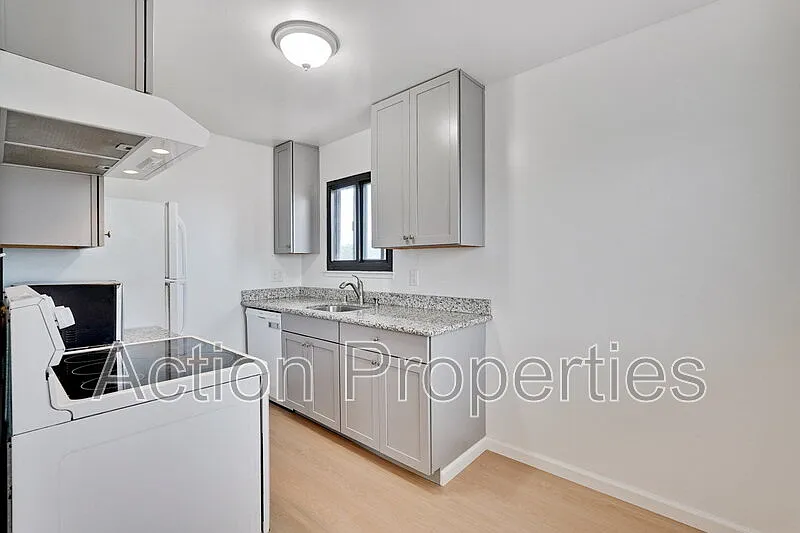 2 bed, 1.0 bath, 775 sqft, $3,495 — Photo 3