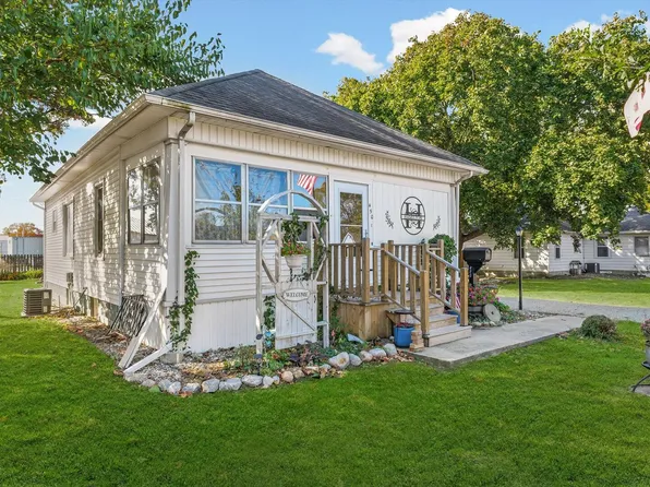 450 E Pine St, Paxton, IL 60957