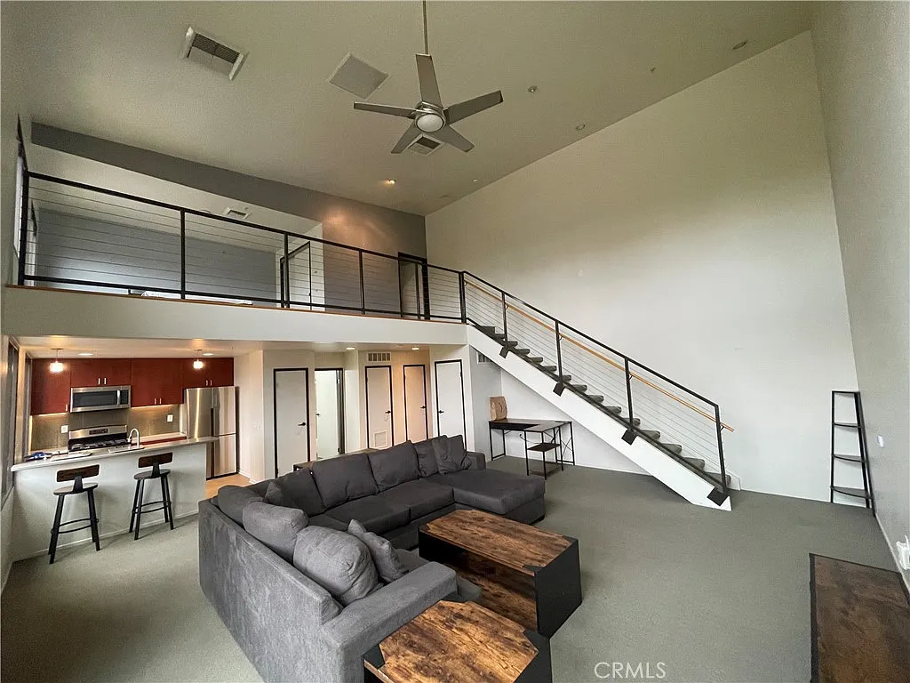 1 bed, 1054 sqft, $2,300 — Photo 1