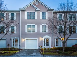 11 Harbor Mist Dr, Fairhaven, MA 02719