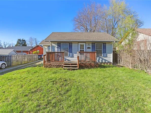 412 1st St, Ferrelview, MO 64163