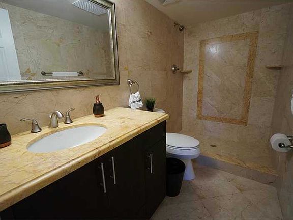 5th image of 919 Hillcrest Dr APT 202