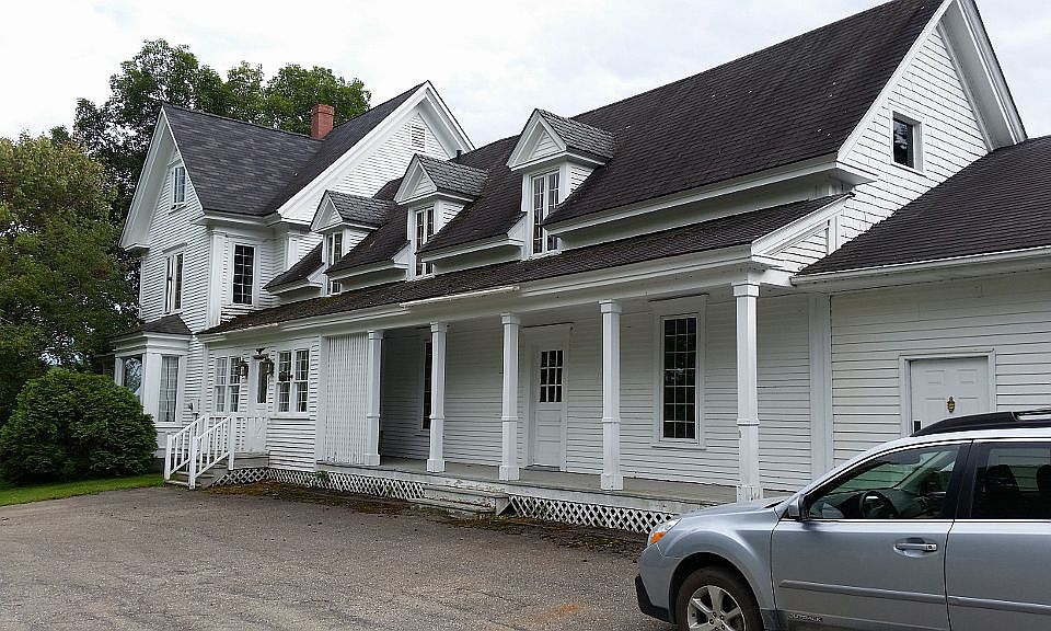 2nd image of 225 Pleasant St