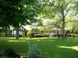 6 Lighthouse Beach Rd, Hilton, NY 14468