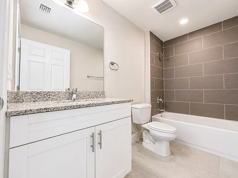 1631 SW 1st Ave — Photo 7