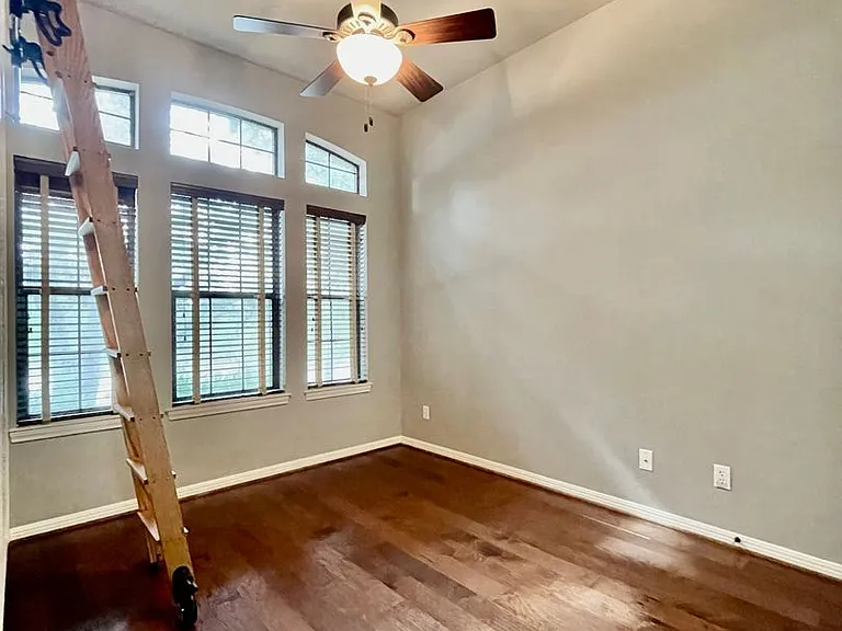 300 Quarry Spring Dr — Photo 14