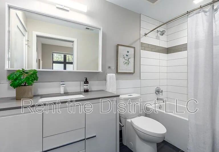 1345 K St SE #T-01 — Photo 10