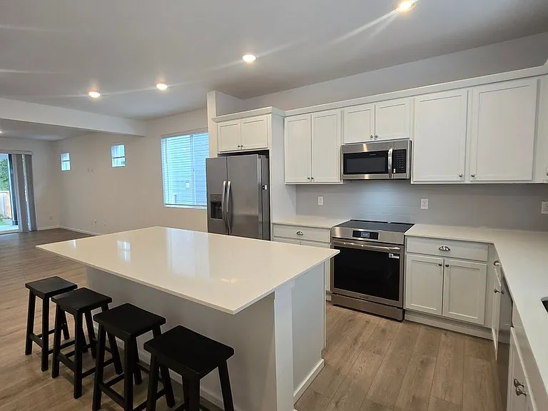 2700 Wonderland Way — Photo 6