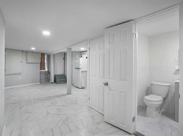 681 Rhinelander Avenue image 21 of 29