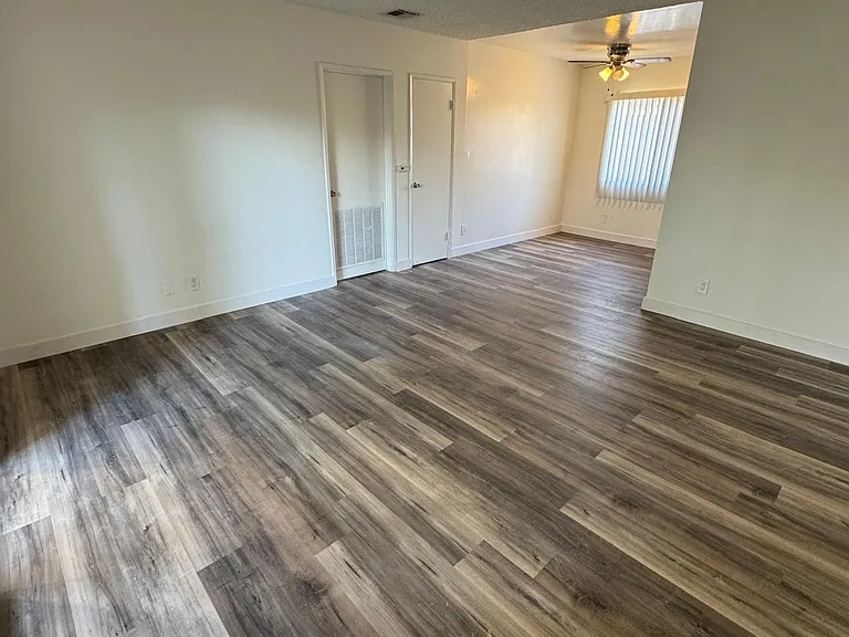 18606 Collins St #8 — Photo 4
