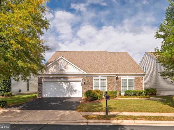 20698 Crescent Pointe Pl, Ashburn, VA 20147