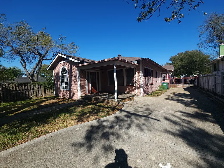 1138 W Magnolia Ave — Photo 20
