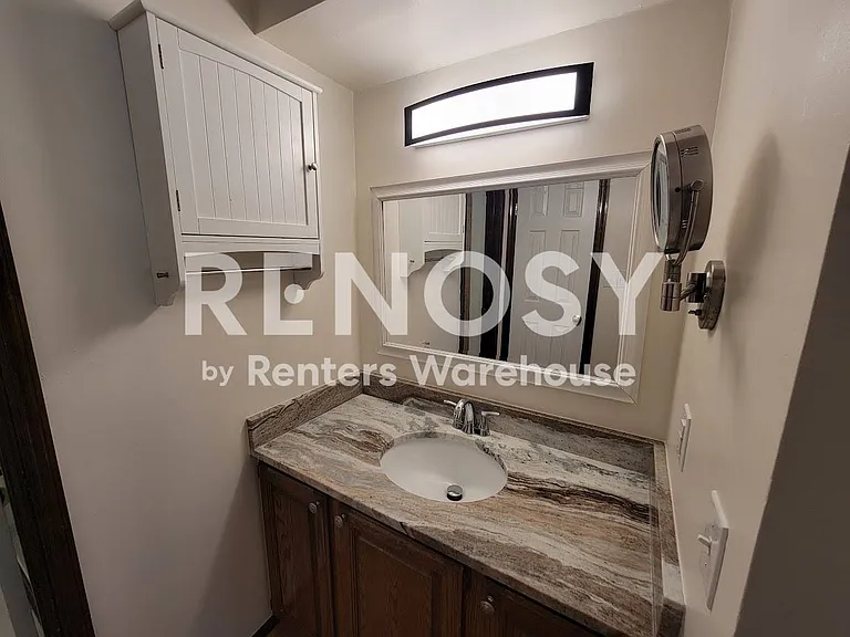 914 Wildwood Square Ct — Photo 17