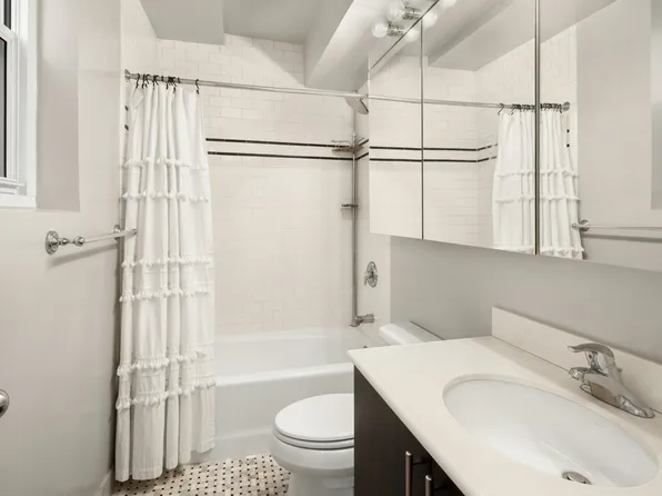 63 East 9th Street 6F image 5 of 6