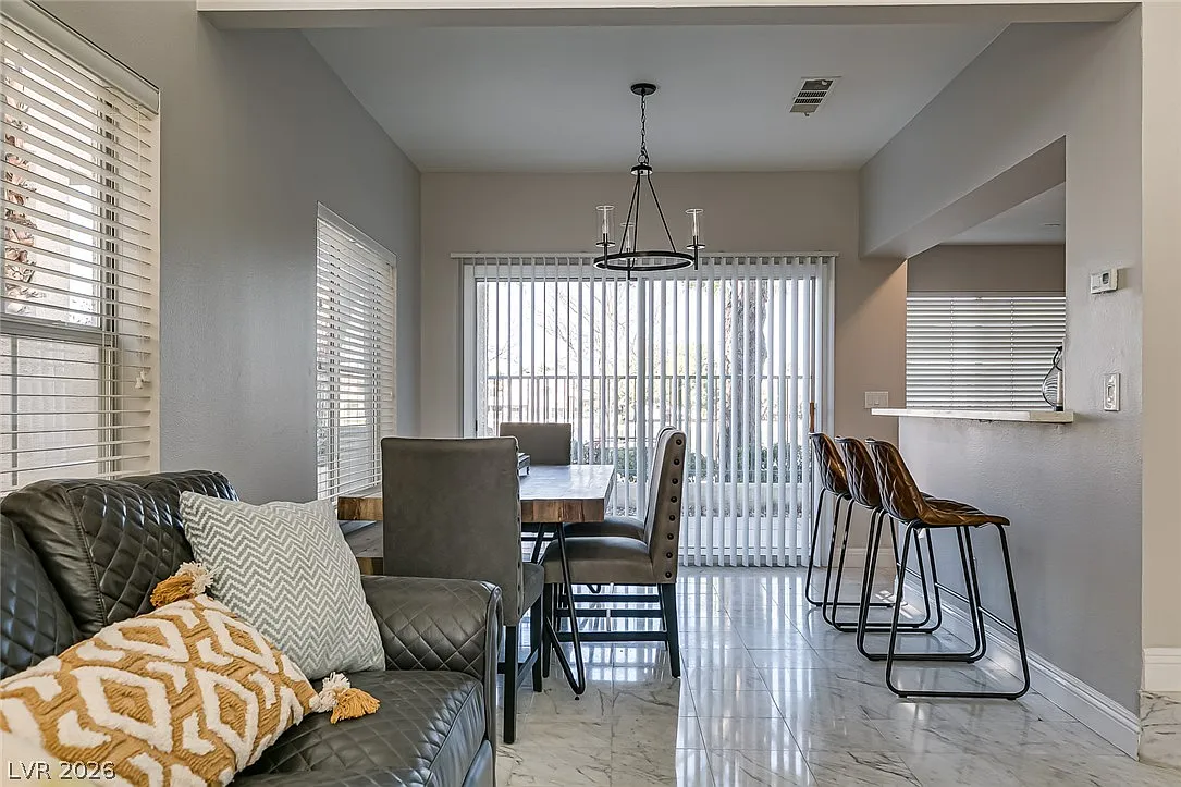 3 bed, 2.5 bath, 1735 sqft, $3,799 — Photo 2