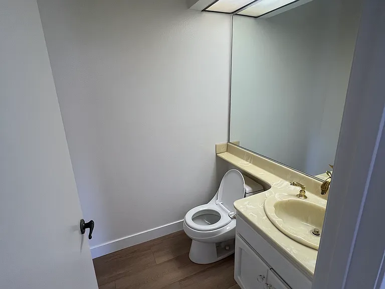 20737 Roscoe Blvd — Photo 11