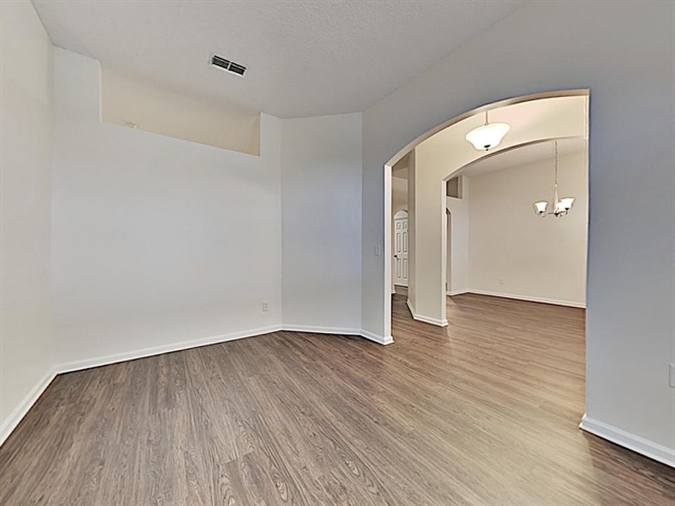 1st image of 24920 Glenfield Dr