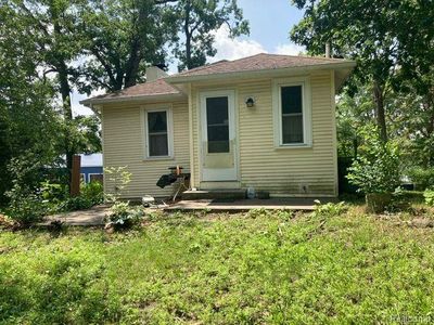 493 Lake View Dr, White Lake, MI, 48386