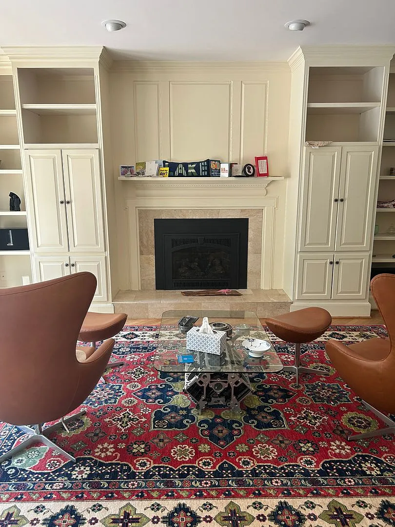 Stunning 6-Bedroom Home with Pool Available Now — Photo 2