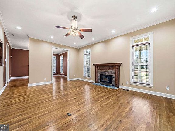 4th image of 3639 Holly Springs Rd