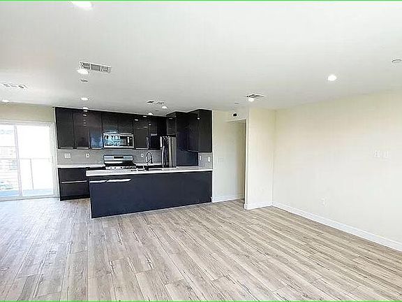 5th image of 631 N Normandie Ave