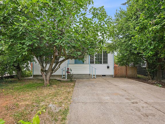 3rd image of 4915 SE 61st Ave