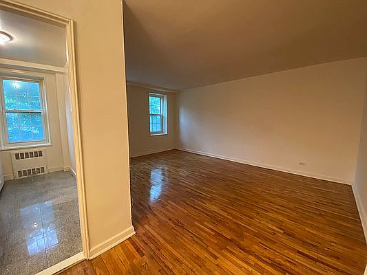 2nd image of 140-18 Burden Cres #15