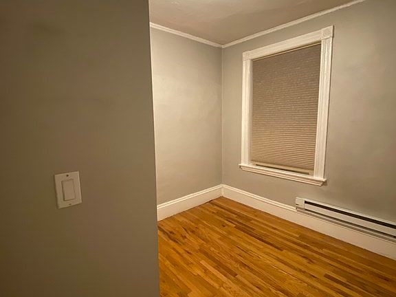 3rd image of 424 Hanover St #4B