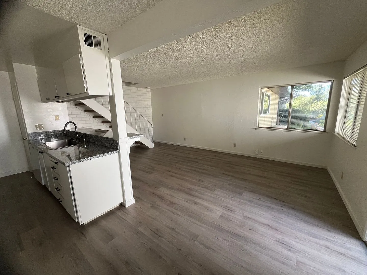 Beautiful Updated Townhome in North Davis — Photo 4
