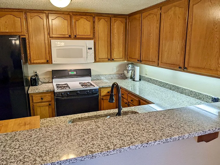 2109 Parkview Dr — Photo 4