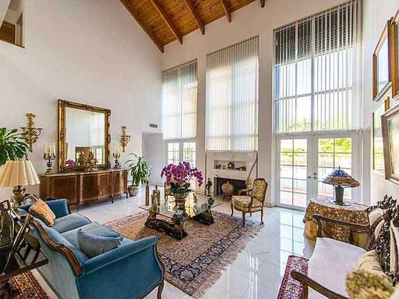 Pinecrest Contemporary Designed Home