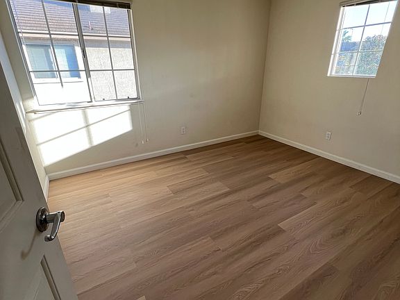 4th image of 1209 Mayberry Ln