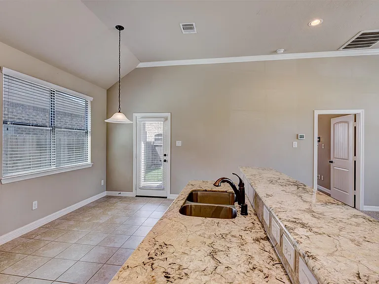 25151 Alina Ln — Photo 11